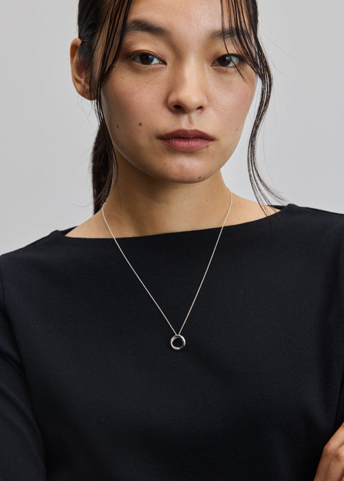 オーバルモチーフネックレス