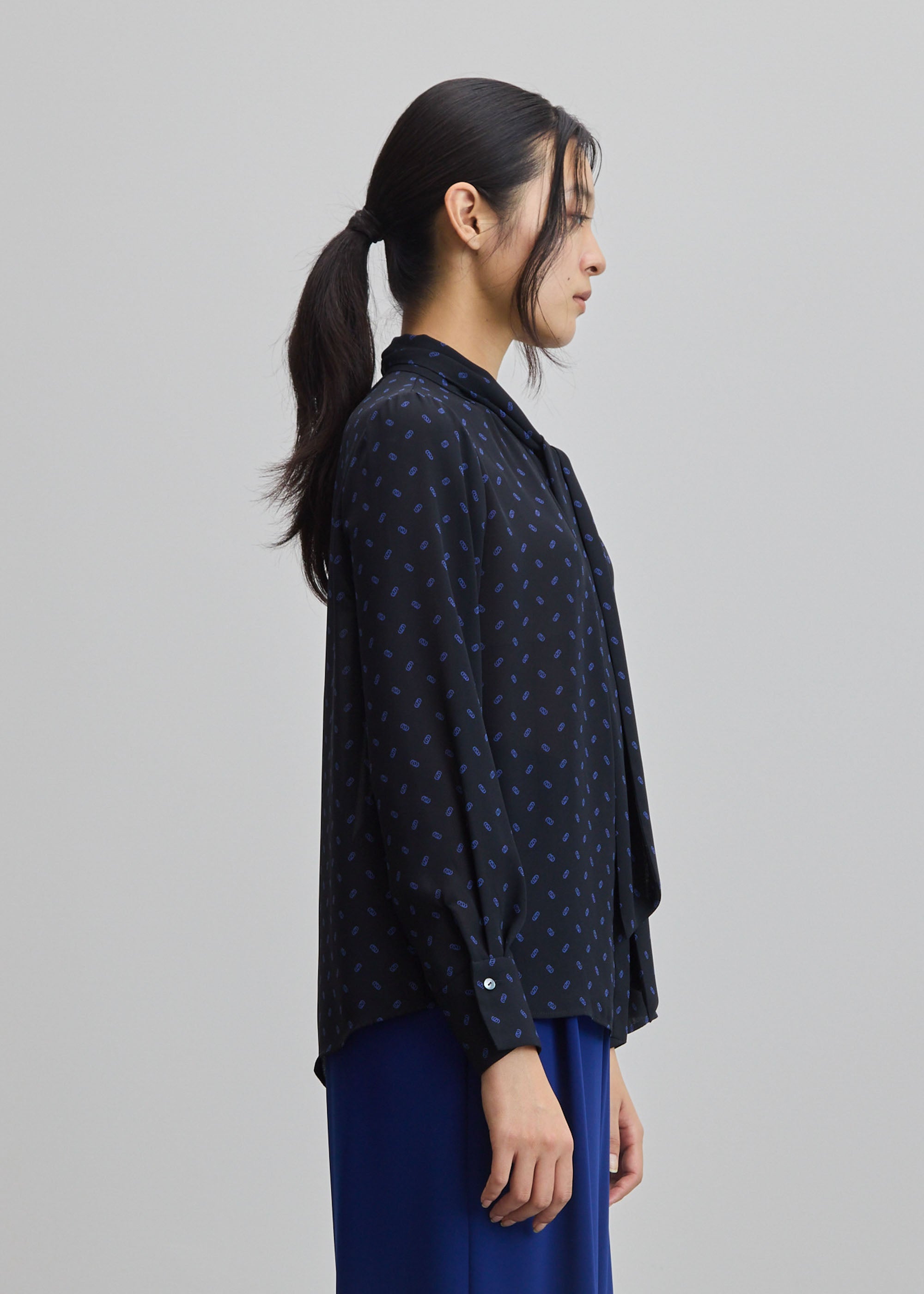 ビット柄スカーフ付きブラウス