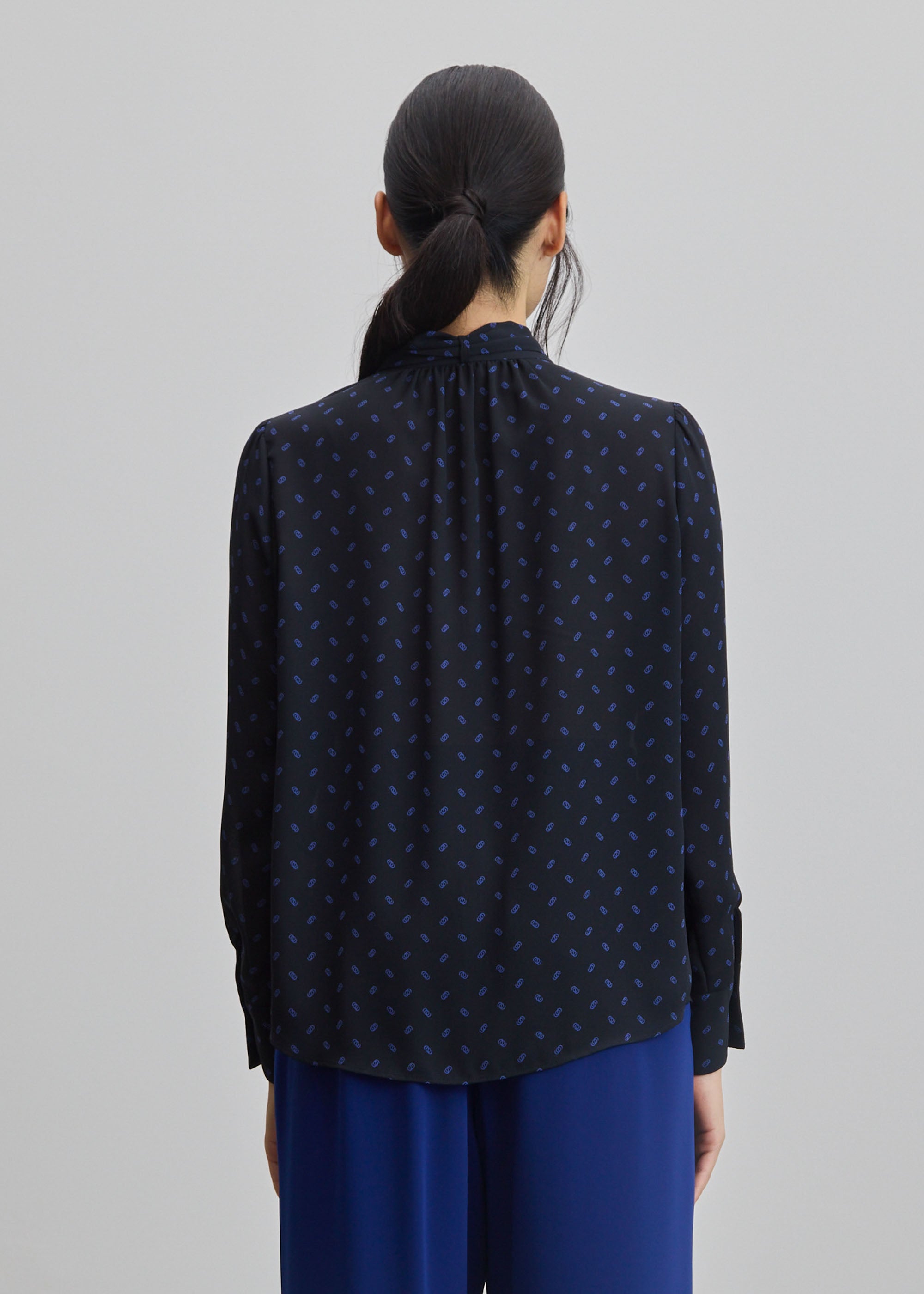 ビット柄スカーフ付きブラウス - SOÉJU online store|上質な大人の ビット柄スカーフ付きブラウス - SOÉJU online store|上質な大人の