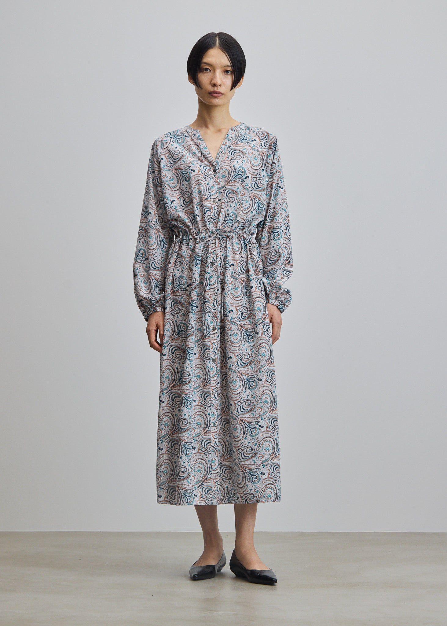 soejuソージュ☆ペイズリー ロングワンピース ライトグレー TALL ペイズリー柄ワンピース - SOÉJU online store｜上質な大人の