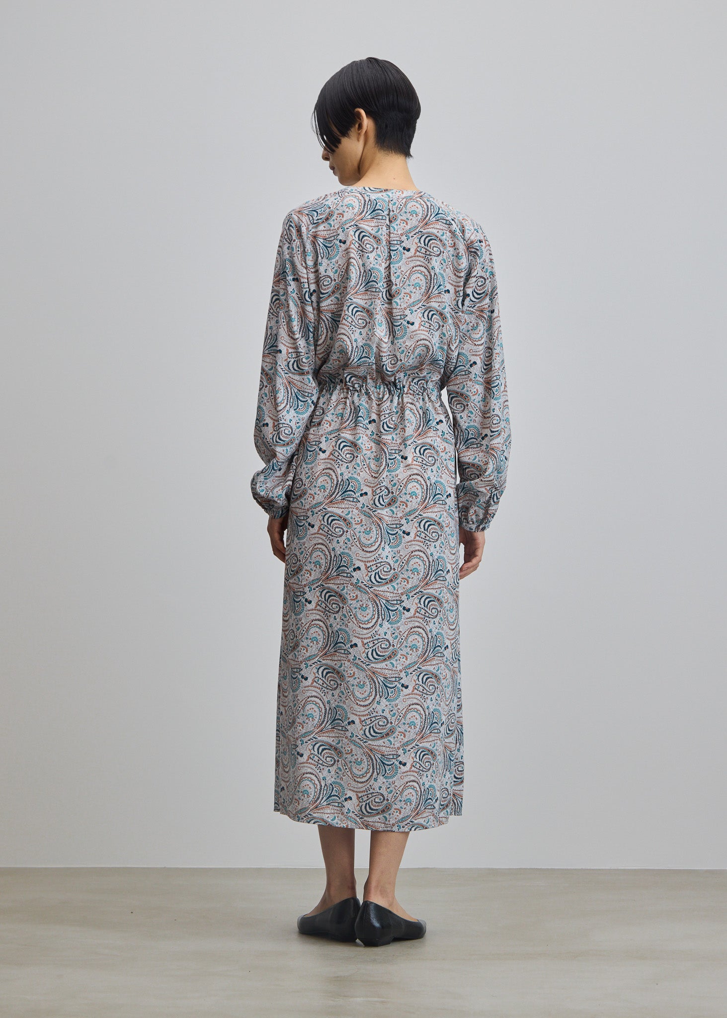 【新品・タグ付き】SOEJU ペイズリー ロングワンピース 羽織り とろみ 新品・タグ付き】SOEJU ペイズリー ロングワンピース 羽織り