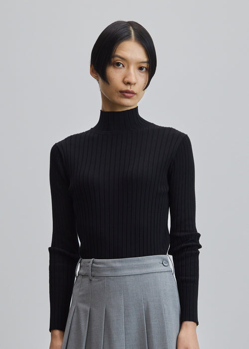 モデル:170cm サイズ:M