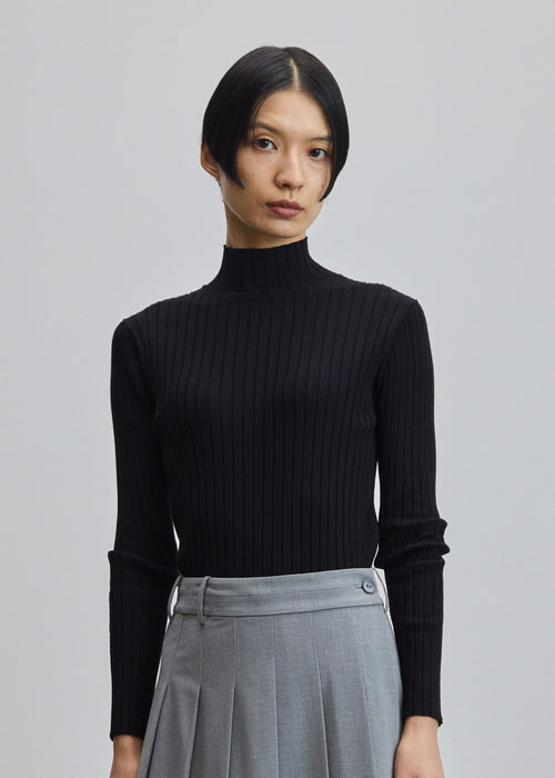モデル:170cm サイズ:M