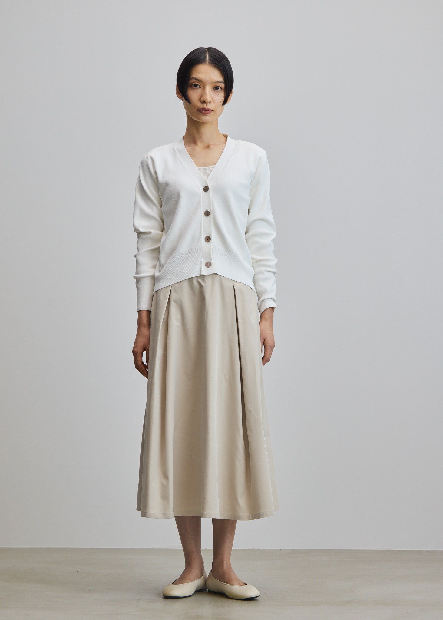 Soeju Vネックショートニットカーディガン Vネックショートニットカーディガン - SOÉJU online store｜上質