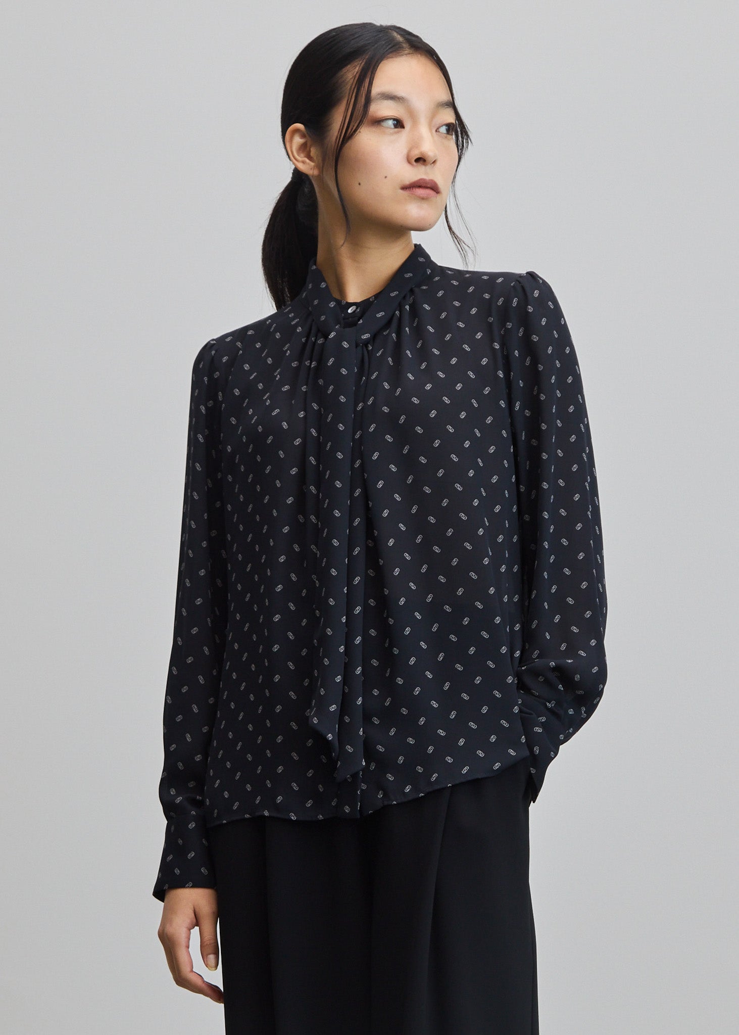 【美品】soeju ボウタイブラウス　ビット柄　ネイビー　スカーフ付き　2way ビット柄スカーフ付きブラウス - SOÉJU online store｜上質な