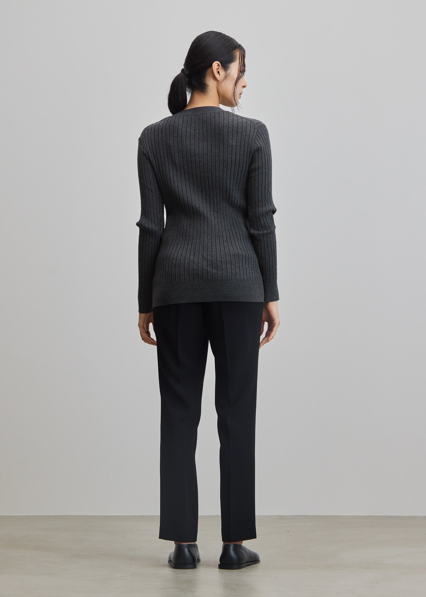 【未使用級】ソージュ SOEJU Vネック ニットカーディガン　M ブラック 未使用級】ソージュ SOEJU Vネック ニットカーディガン M ブラック V