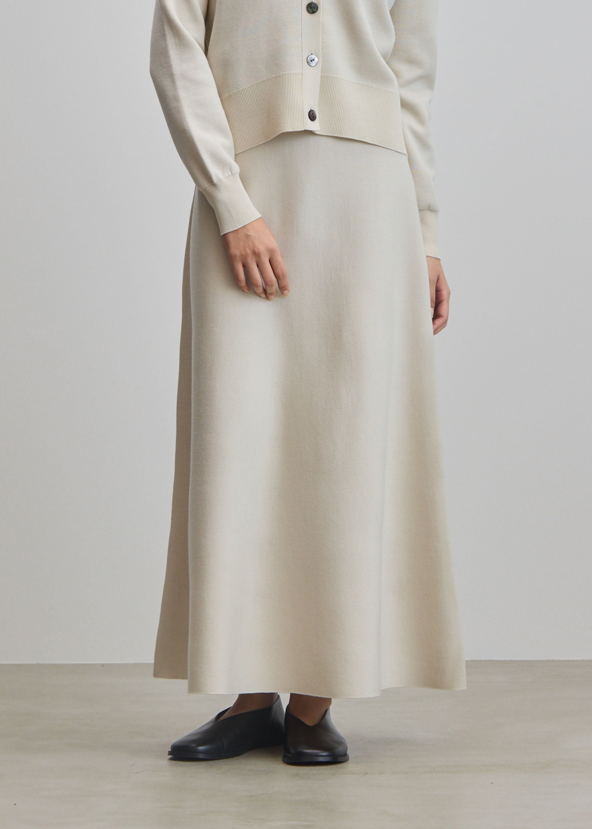 スウェットライクフレアスカート - SOÉJU online store｜上質な大人の