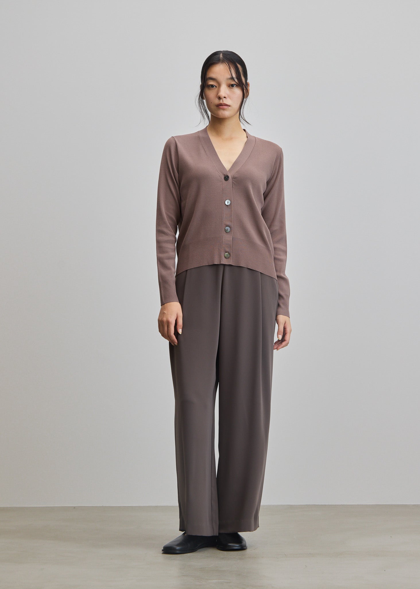 【未使用】SOEJU ソージュ Vネック　ショート　ニットカーディガン Vネックショートニットカーディガン - SOÉJU online store｜上質