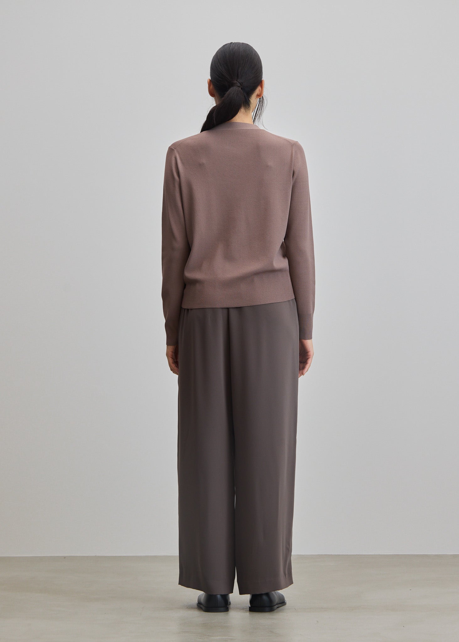 極美品 ソージュ Vネックショートニットカーディガン 洗える 青 フリー Vネックショートニットカーディガン - SOÉJU online store｜上質